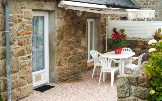 Holiday Home in Beautiful Breton Estate, Lanmodez