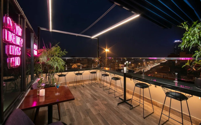Commencer Hotel