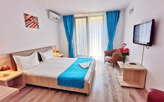 Q HOTEL cm