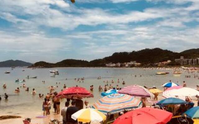 Praia de Quatro Ilhas a 50 metros do mar