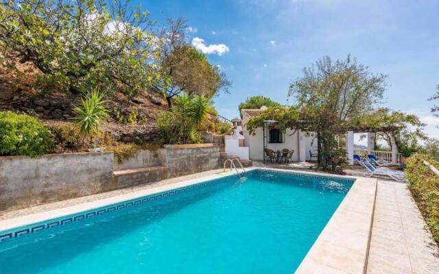 Casa Lola Sayalonga by Ruralidays