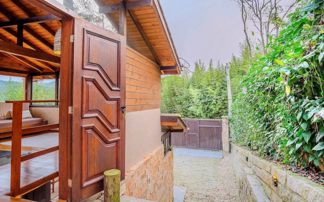 House With Valley View Near the Center - Mrv0001