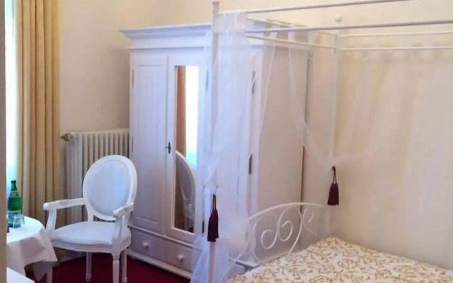 Kurvilla Fürstin Pauline