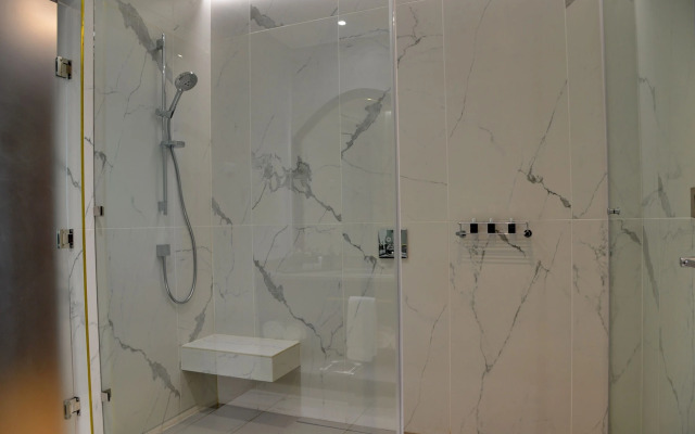 Apogee Boutique Hotel & Spa