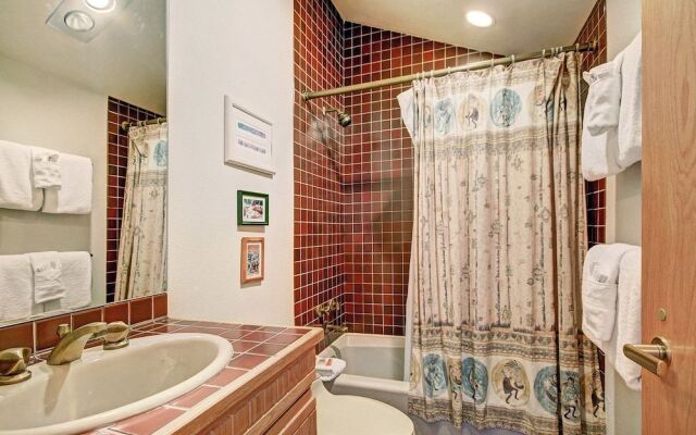 2725 Chateaux DMont by RedAwning