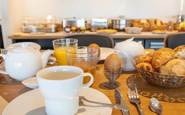 Brit Hotel - Hotel de l'Hippodrome