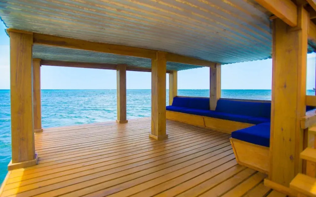 Lawson Rock - Angelfish 101 Studio Bedroom Condo by RedAwning