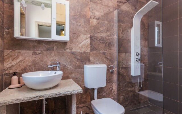 Noa Kaldanija in Kaldanija