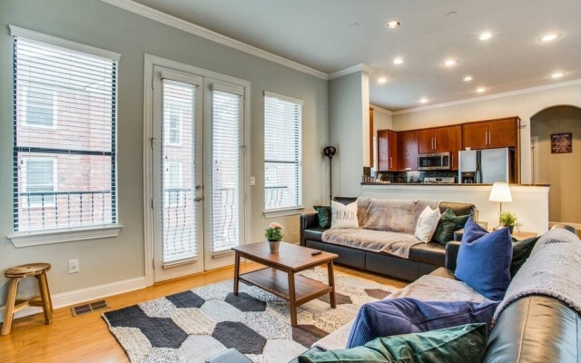 Gorgeous Oak Lawn Townhouse