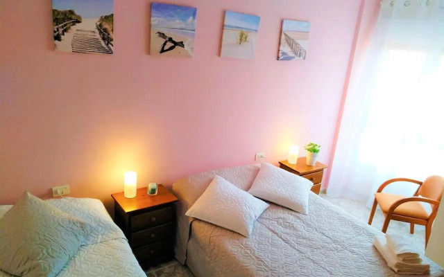 Bright spacious apartment, 2 min walk from beach