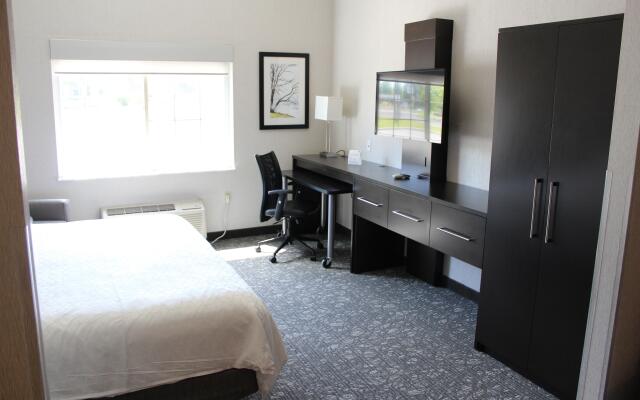 Holiday Inn Express & Suites Cheney by IHG
