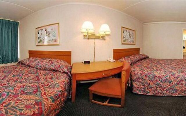 Rodeway Inn near Potomac Mills