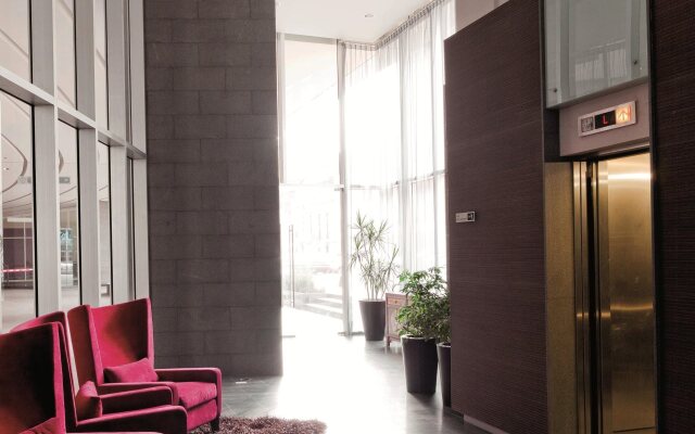 Plaza Suites