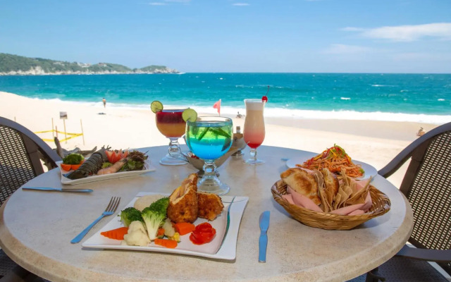 Hotel Castillo Huatulco & Beach Club