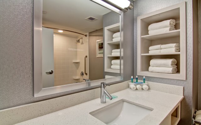 Holiday Inn Express & Suites Oshawa Downtown - Toronto Area by IHG