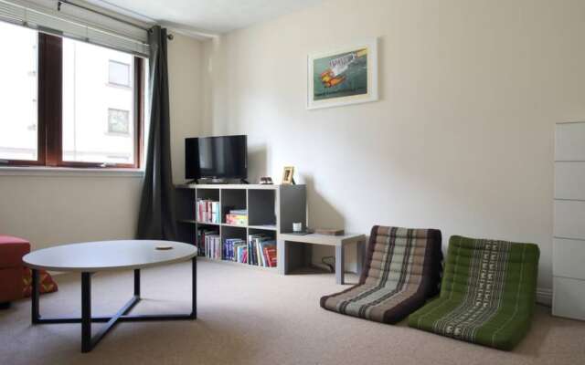 2 Bedroom Canalside Apartment