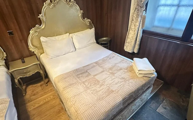 White Star Line Hotel