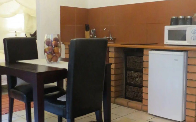 Dinkwe Lodge & Guest House