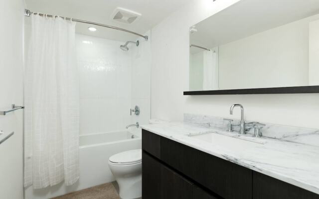 Convenient 2bdr 2BA Richmond Centre Condominium