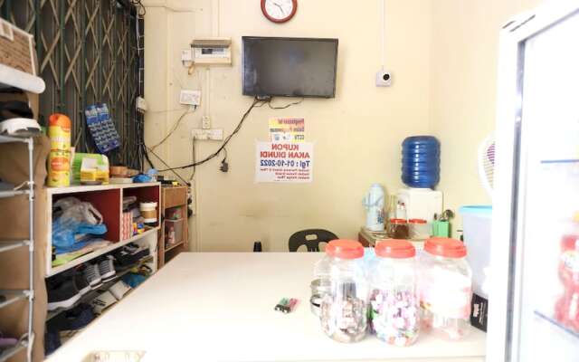 SPOT ON 92569 Anto Homestay SyariahNearPelabuhan Feri Harbor Bay