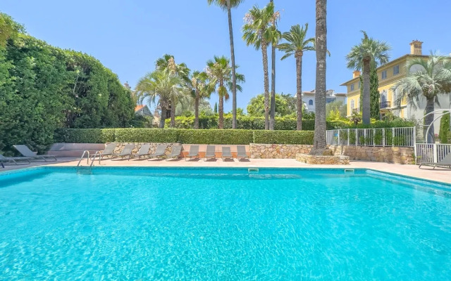 Le First in Cannes With 2 Bedrooms and 2 Bathrooms