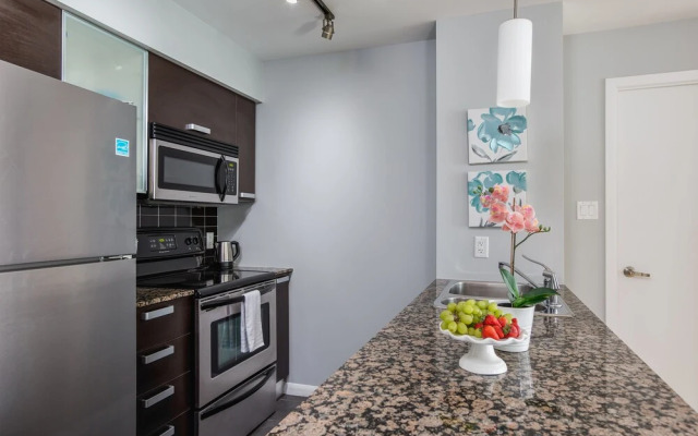 Quickstay - Luxurious 2-Bedroom Condo, Heart Of Toronto