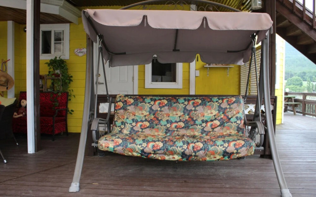 Yellow star Pension