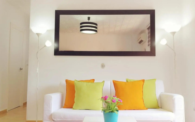 Central Apartment in Valencia with WIFI + Parking.