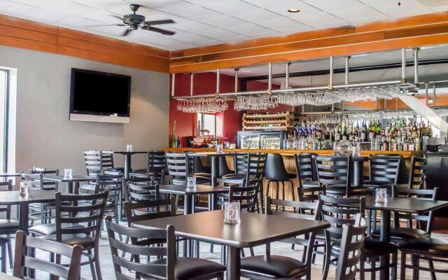 Quality Inn & Suites Pensacola Bayview