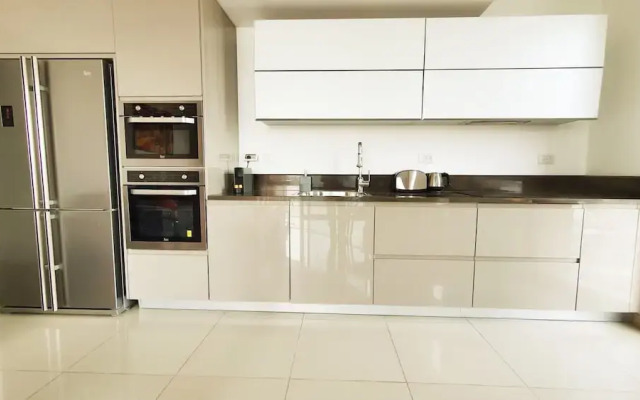Bedroom Apartment with Balcony and City Views
