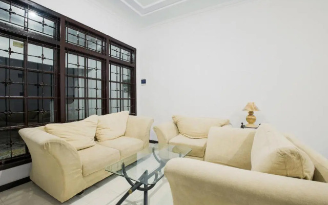 OYO 3467 White Residence