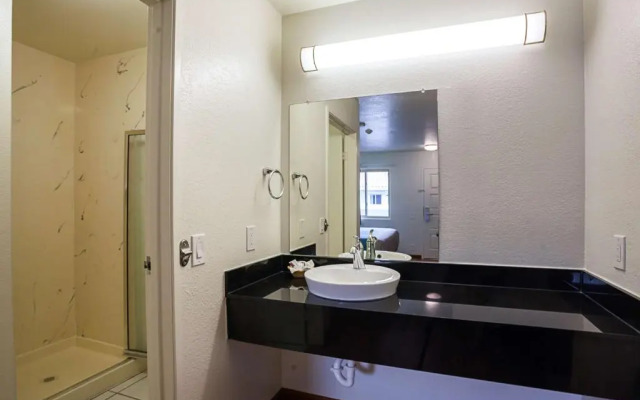 Motel 6 Ventura, CA - Downtown