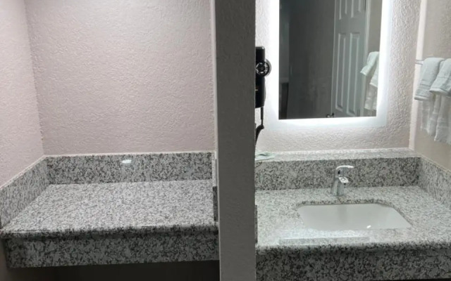 Executive Inn & Suites