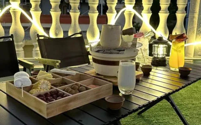 Alley to Hotel (Sanya College)