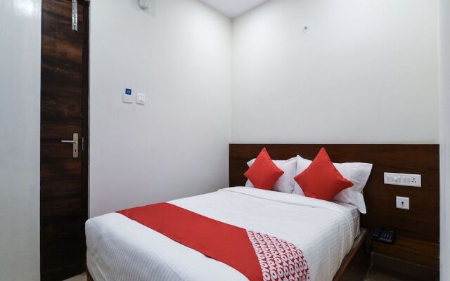 Oyo 12681 Blue Moon Inn