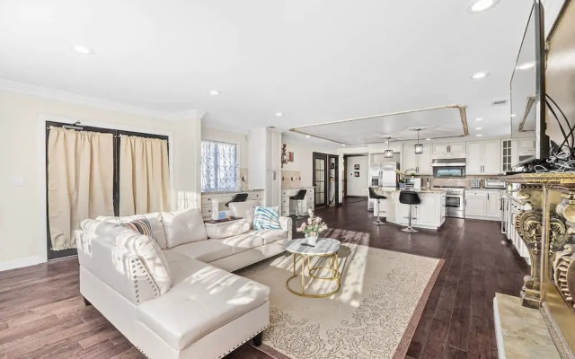 SJ Downtown 5 BR Stunning House