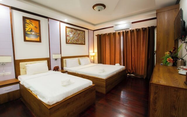 Ruby Riverside Hotel & Hostel