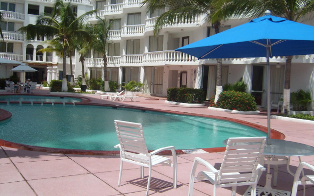 Maralisa Hotel and Beach Club