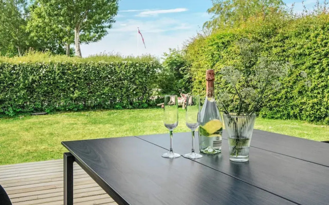 Renovated Waterfront Retreat-by Traum