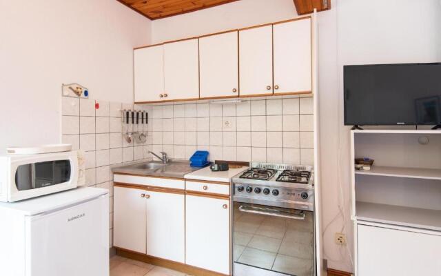 Apartments Sugor-70m from sea