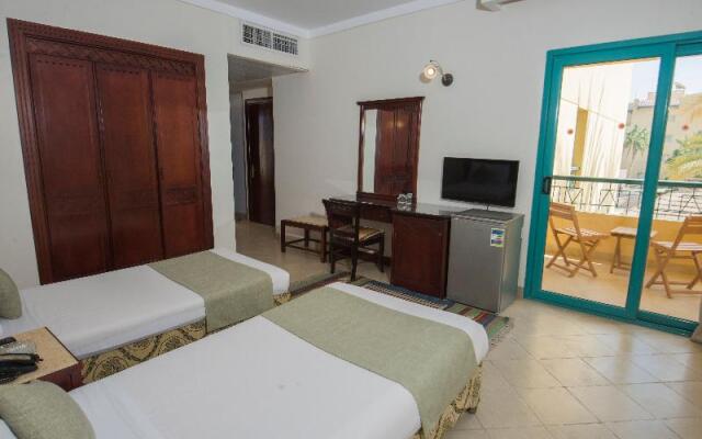 Eagles Downtown Zahabia & Beach Resort