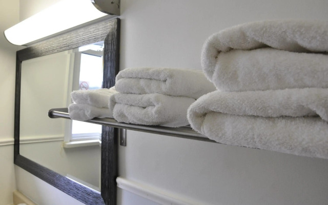 Moonlight Inn and Suites