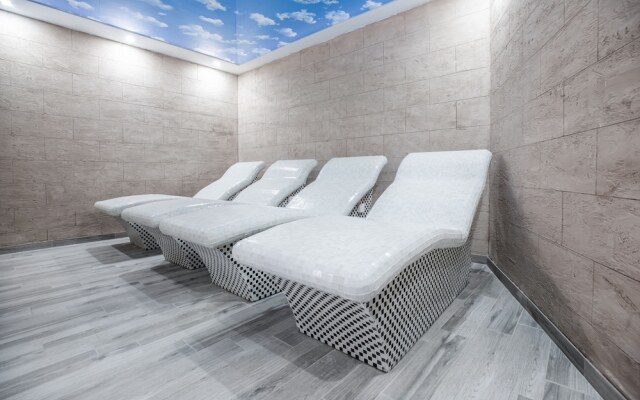 Sky Cabin Apartments