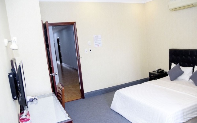 Ha Trinh Hotel – Guest Rooms – Bien Hoa