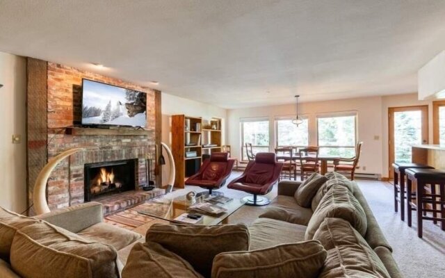 Northwoods Condo Private Ski-In Ski-Out Access to Vail Mountain by RedAwning