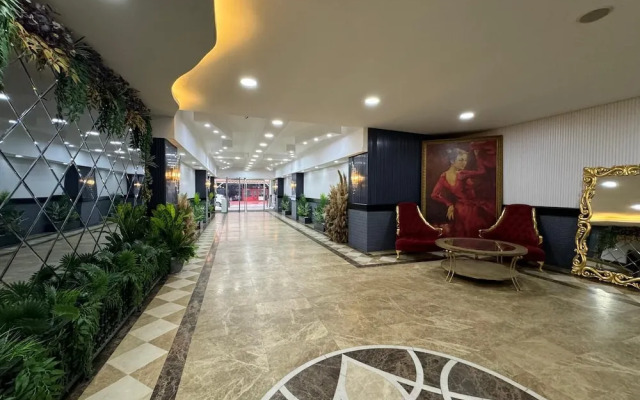 Tri̇o Palace