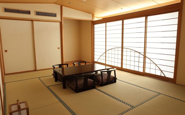 New WestPeninsula Hotel