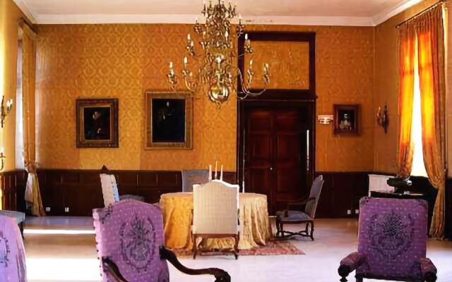 Chateau De Meyrargues