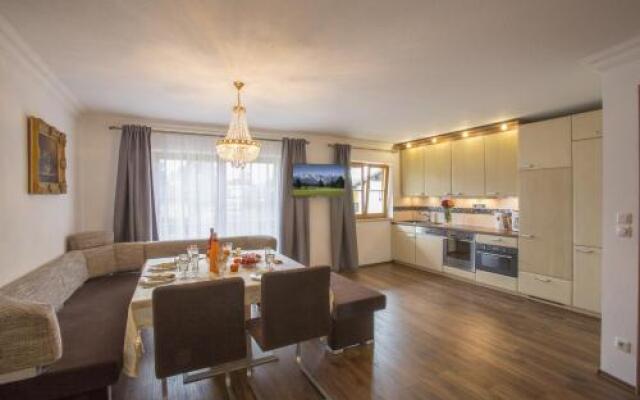 Golden GaPa Penthouse 1