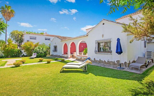 Magnificent Villa in Andalusia near Beach